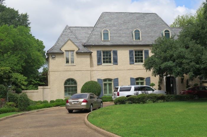 this is the 3 story, 10,000 square foot house