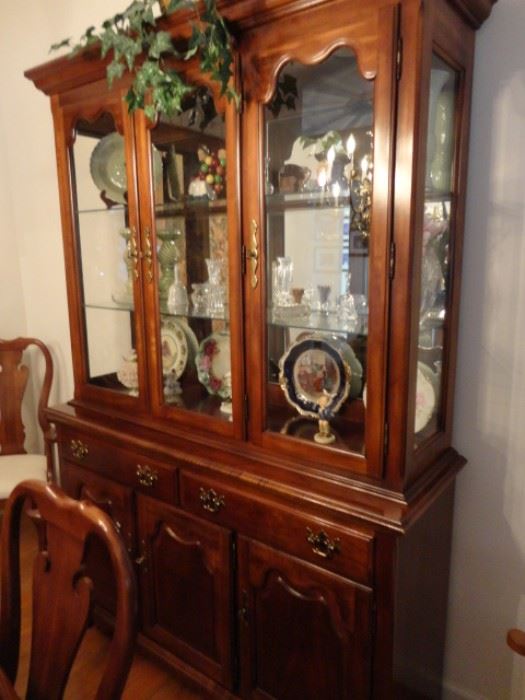 THOMASVILLE CHINA CABINET LOADED WITH CHINA AND CRYSTAL 