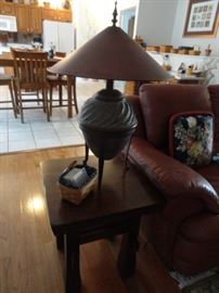 END TABLE AND FUN EGG SHAPE LAMP