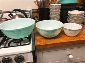 Pyrex bowls