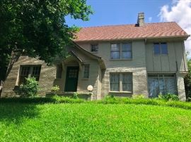 House built in 1920 and updated in 1977. Nothing done since! Time capsule home!
