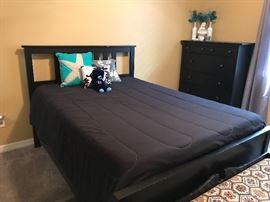 Bed, bedding and chest of drawers