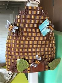 Buzzzzzzzz on out to Chuluota and  check out all the treasures in this sale