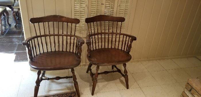 set of 4 beautiful Windsor chairs made in Mass.