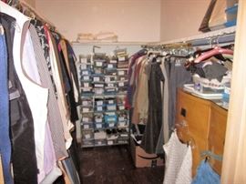 EXCELLENT DESIGNER CLOTHING IN SIZES 2-3XL.  MOST SHOES  8-8.5