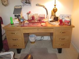 MID-CENTURY BLOND OFFICE DESK
