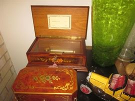 MUSIC AND DECORATIVE FINE QUALITY BOXES