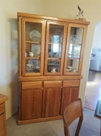 What a beauty...excellent condition Hutch/Curio/China Cabinet