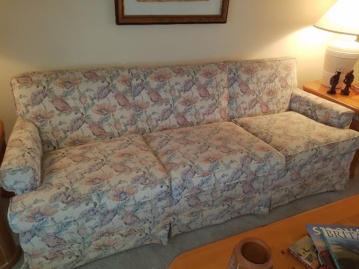 Lovely Sofa in very good condition