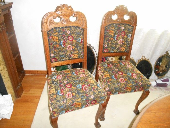 set of 4 side and 1 arm chair