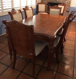 Broyhill Hutch, Dining Table w 6 Side and 2 Arm Chairs + 2 Additional Leaves, Buffet 