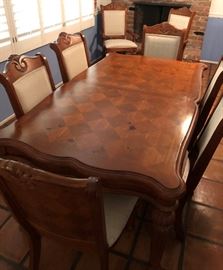 Broyhill Hutch, Dining Table w 6 Side and 2 Arm Chairs+ 2 Additional Leaves, Buffet