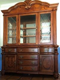 Broyhill Hutch, Dining Table w 6 Side and 2 Arm Chairs, Buffet