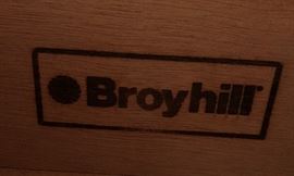 Broyhill Hutch, Dining Table w 6 Side and 2 Arm Chairs+ 2 Additional Leaves, Buffet