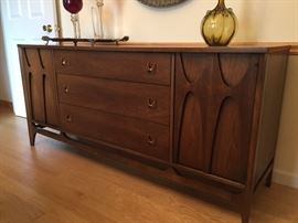 Mid-Century sideboard - matches china hutch and table - Brasilia (Broyhill)