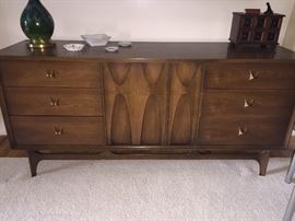 Mid-century dresser - Brasilia (Broyhill)