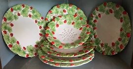 Bygone Days Strawberry Set: Plates and Strainer