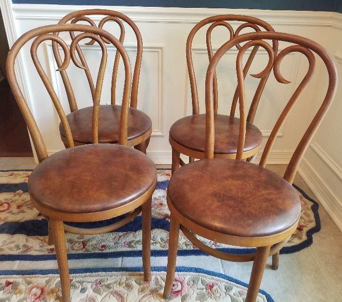Set of 4 bentwood sweetheart chairs 