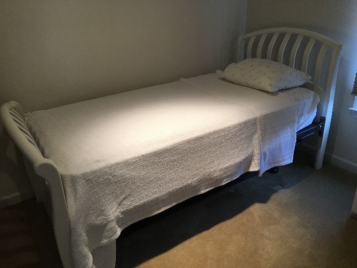 Trundle Bed with 2 mattresses