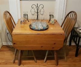 Drop leaf table & 2 Chairs