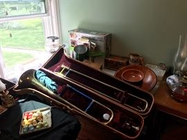 Vintage horn and accessories