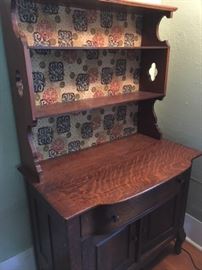English Victorian quarter sewn golden oak cupboard 