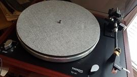 Amazing Thorens turntable in excellent condition
