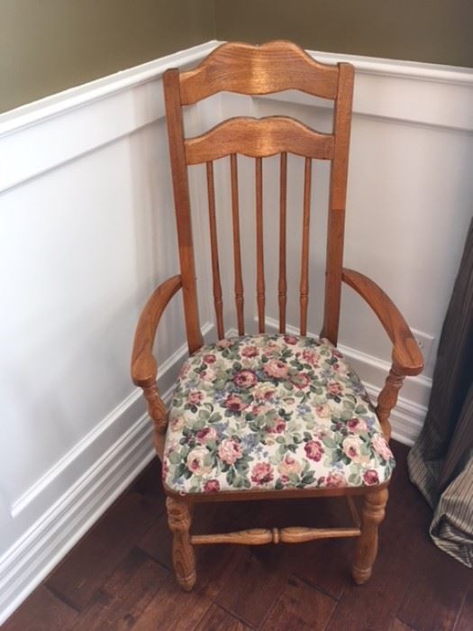 Captain chair included in Dining table set 