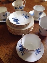 24 pieces of Elizabethan China 