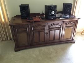 Stereo - works!  Also portable Sony unit with speakers.