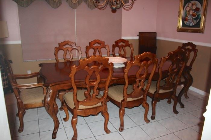 Like New Country French Dining Room Table and 8 Chairs