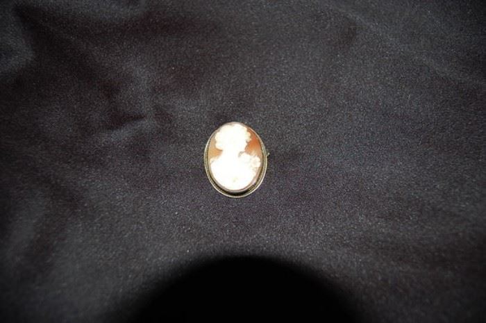 Gold and Carved Shell Victorian Cameo Brooch Pin