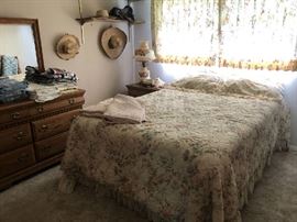 Termpur-pedic queen mattress bedroom set