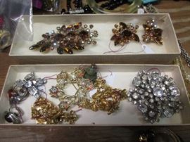 Many fine examples of costume jewelry- some signed pieces