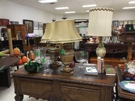 Lamps, decor for entertaining and leather top on desk