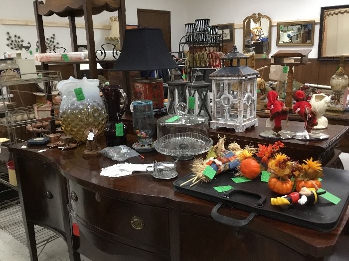 Great decor items along with leather portfolio and more holiday items