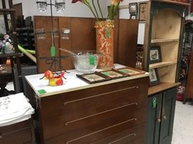 Neat stuff on the mid century modern chest