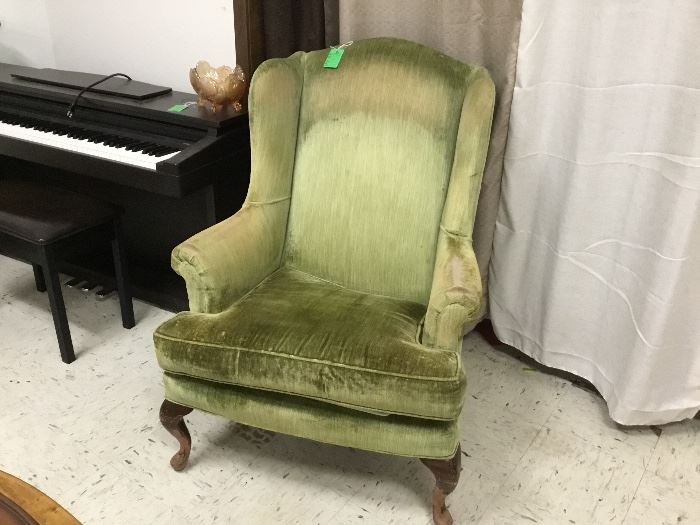 Velour chair in green 