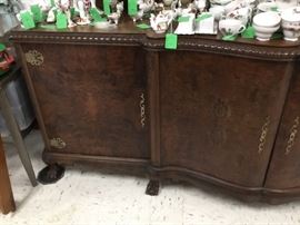 This is a very large decorator piece that has 4 storage areas. More pictures of this follow 