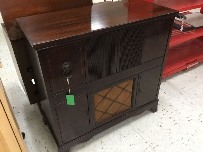 Another stereo- mid century modern with turn table