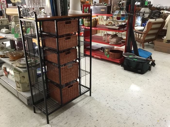 Great metal and basket stand - great condition