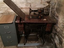 Antique Singer Sewing Machine.