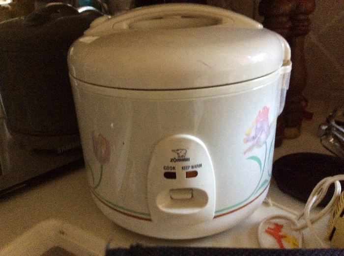 rice cooker and blender and appliances