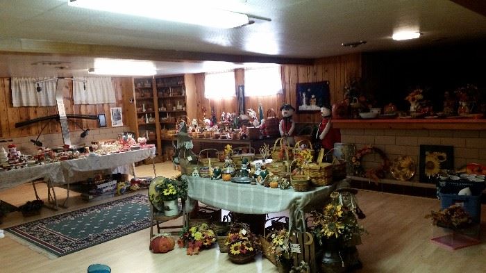 Huge Collection of Longaberger and Holiday Decorations