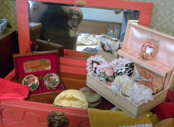 Jewelry Boxes and Cases