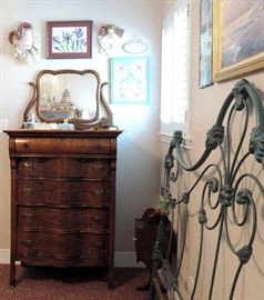 ANTIQUE OAK CHEST OF DRAWERS WITH BEVELED MIRROR