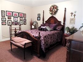 BEDROOM SUITE WITH 4 POSTER BED