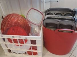 KITCHENWARE AND BAKING PANS