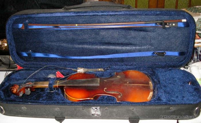 Antonio Stradivarius Violin, needs TLC