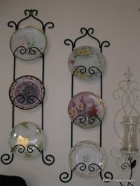 Plate displays and plates